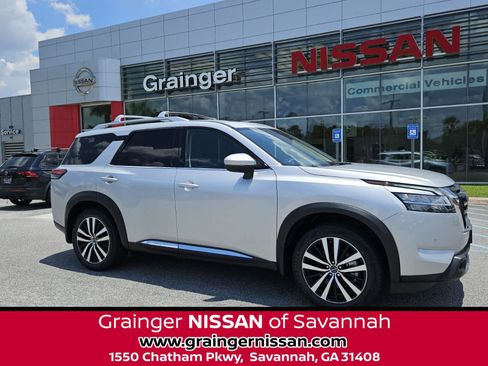 Used 2024 Nissan Pathfinder Platinum w/ Cargo Package FWD image 1