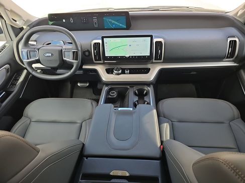 New 2025 Ford Expedition Active image 9