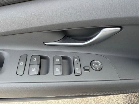 Certified 2024 Hyundai Elantra SE FWD image 19