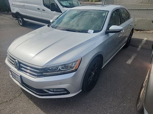 Used 2017 Volkswagen Passat 1.8T SE FWD image 3