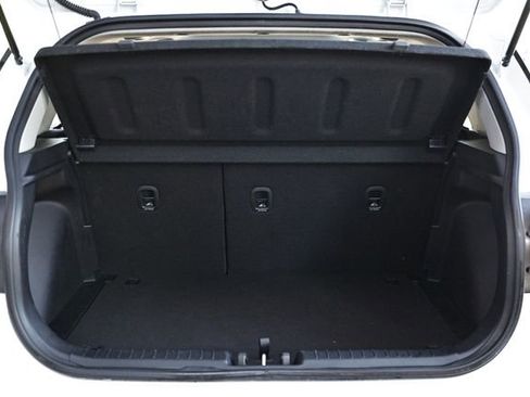 Used 2025 Hyundai Venue SEL FWD image 29