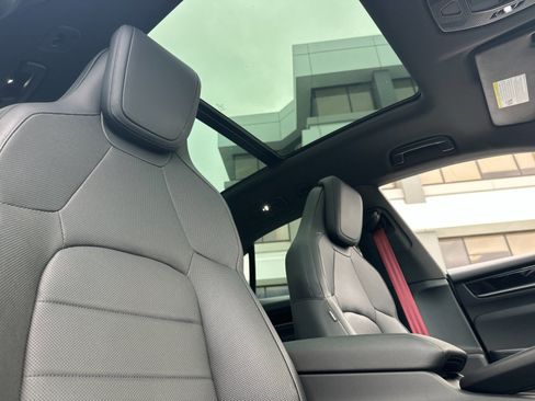 Used 2025 Porsche Macan 4 Electric AWD/4WD image 17