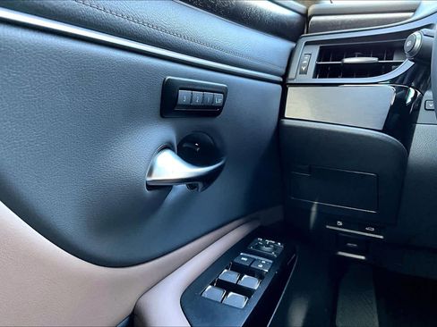 New 2025 Lexus ES 350 w/ Premium Package image 20