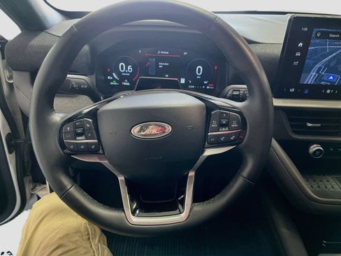 Used 2025 Ford Explorer Platinum w/ Ultimate Package AWD/4WD image 11