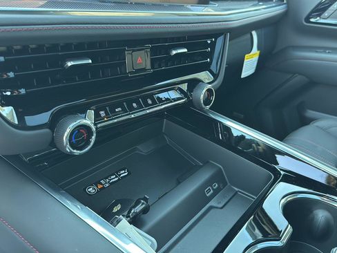 New 2026 Chevrolet Suburban RST image 25