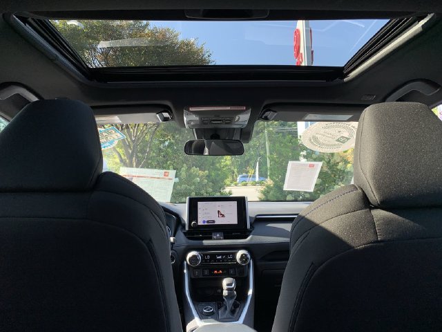 Used 2024 Toyota RAV4 SE w/ Convenience Package AWD/4WD image 32