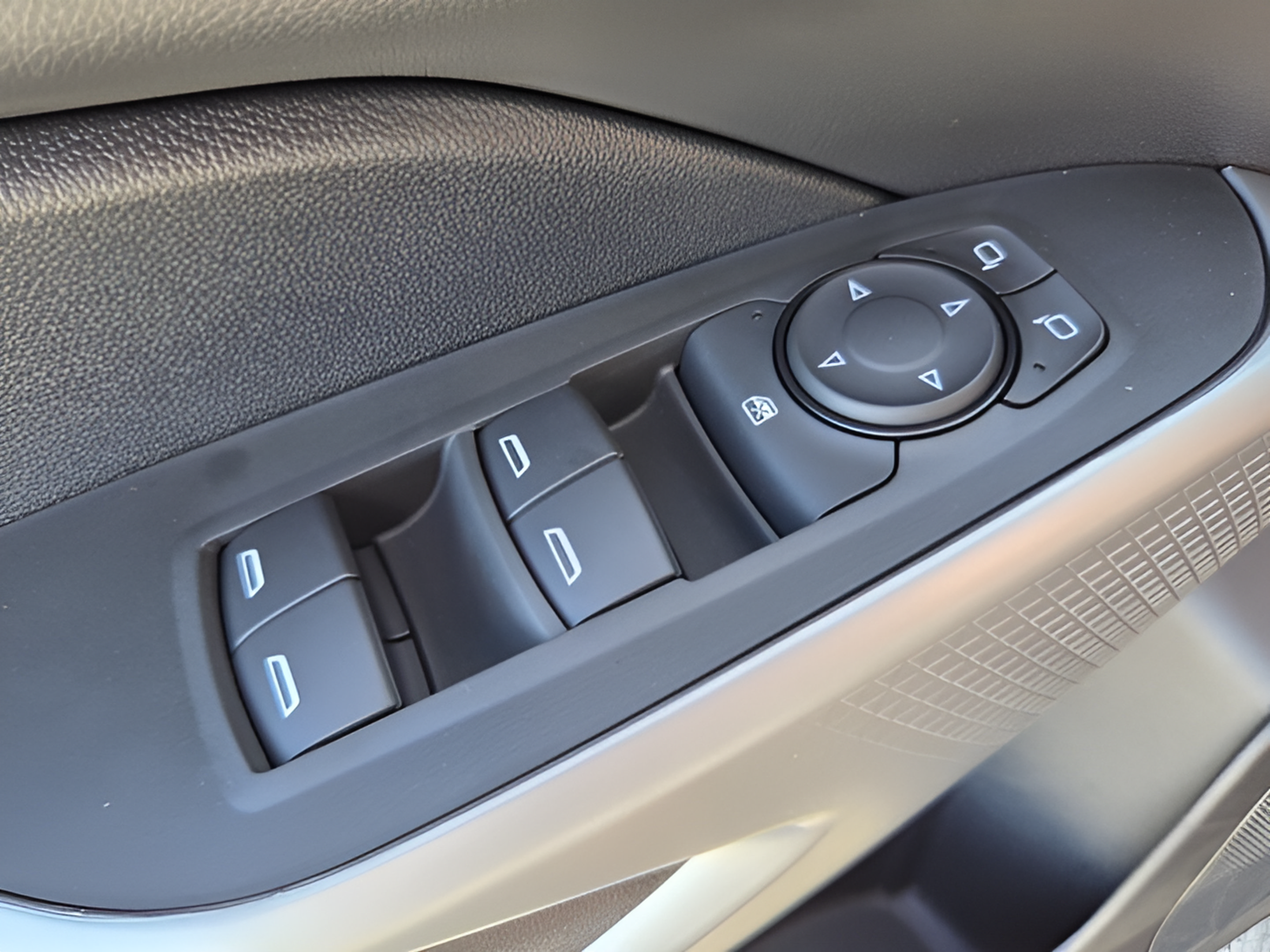New 2026 Chevrolet Trax LS w/ LS Convenience Package FWD image 30