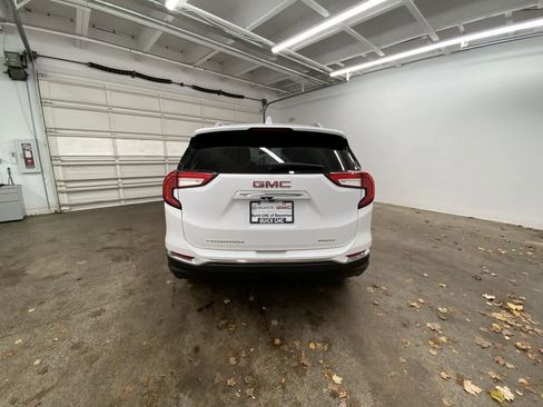 Used 2024 GMC Terrain SLT image 5