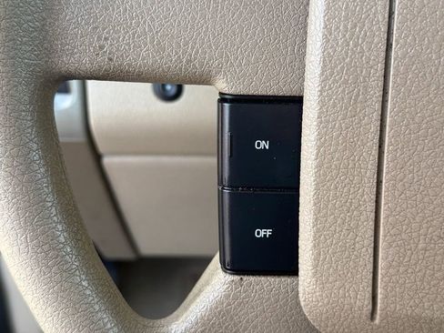Used 2005 Ford F150 XLT RWD image 15