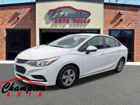 Used 2018 Chevrolet Cruze LS FWD image 9