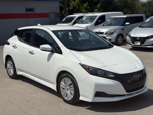 Used 2025 Nissan Leaf S FWD image 2