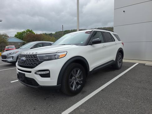 Used 2022 Ford Explorer XLT w/ Equipment Group 202A AWD/4WD image 7