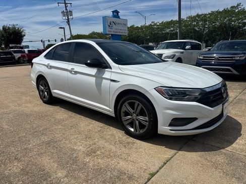 Used 2019 Volkswagen Jetta R-Line FWD image 3