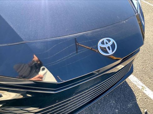 Used 2025 Toyota Camry LE w/ Convenience Package image 27