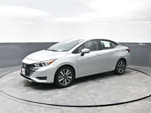 Used 2023 Nissan Versa SV image 9