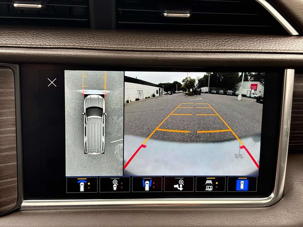 Used 2022 GMC Yukon XL Denali w/ Denali Premium Package AWD/4WD image 32