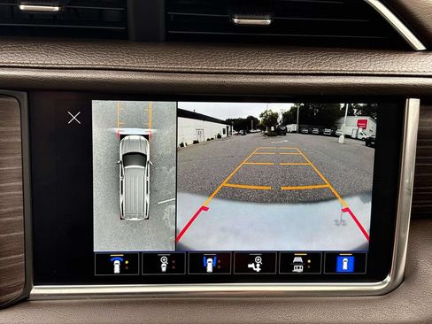 Used 2022 GMC Yukon XL Denali w/ Denali Premium Package AWD/4WD image 32