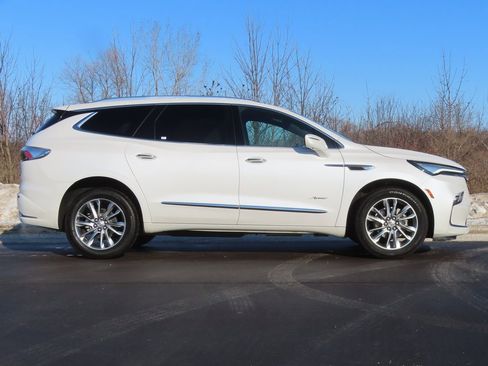 Used 2024 Buick Enclave Avenir w/ Avenir Technology Package image 2
