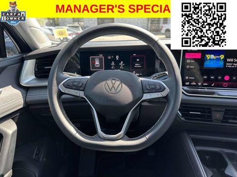 Used 2025 Volkswagen Tiguan SE w/ Panoramic Sunroof Package AWD/4WD image 13