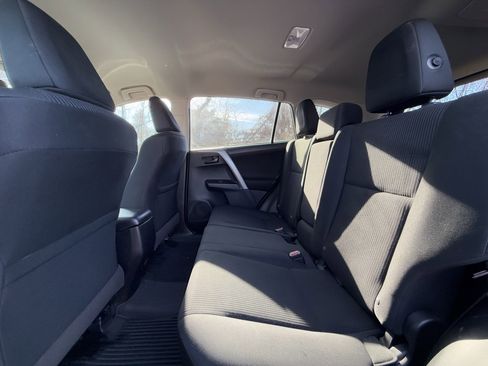 Used 2018 Toyota RAV4 LE image 27