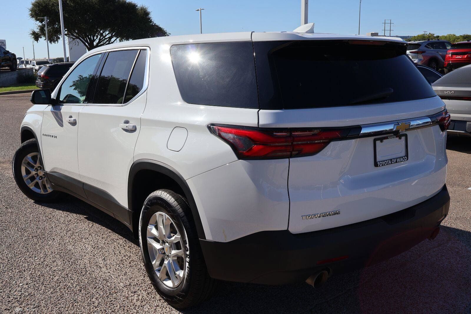Used 2023 Chevrolet Traverse LS FWD image 5