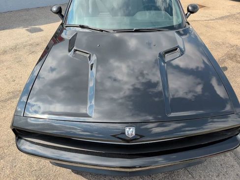 Used 2010 Dodge Challenger SE RWD image 10