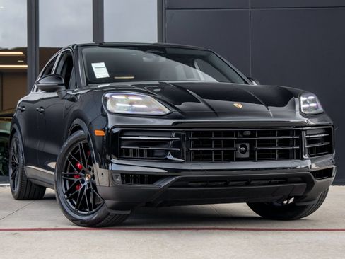 Certified 2026 Porsche Cayenne S AWD/4WD image 6
