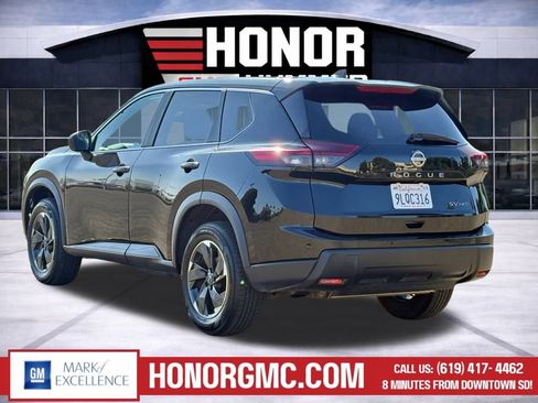 Used 2024 Nissan Rogue SV image 5