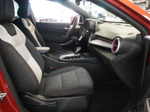 Used 2024 Chevrolet Trax RS FWD image 33