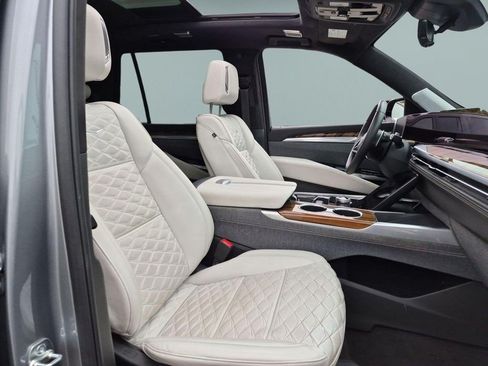 Certified 2025 Cadillac Escalade Sport Platinum AWD/4WD image 29