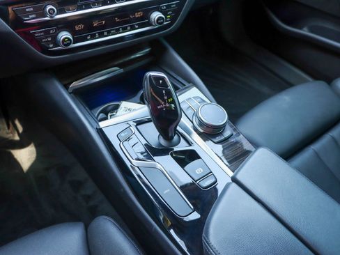 Used 2018 BMW 530e image 41