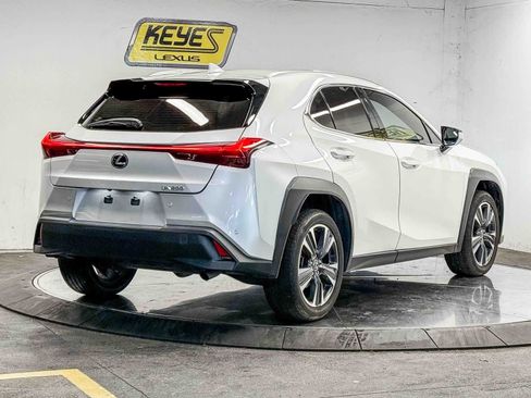 Used 2022 Lexus UX 200 w/ Accessory Package (Z2) FWD image 4