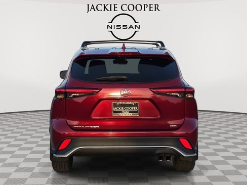 Used 2021 Toyota Highlander XSE image 6