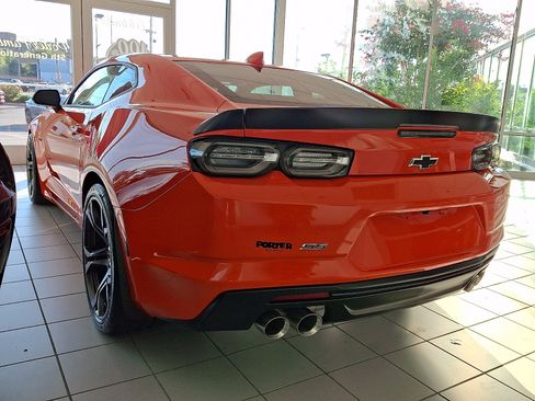 Used 2021 Chevrolet Camaro SS RWD image 4