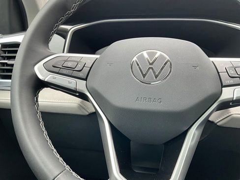 New 2025 Volkswagen Taos SE image 22