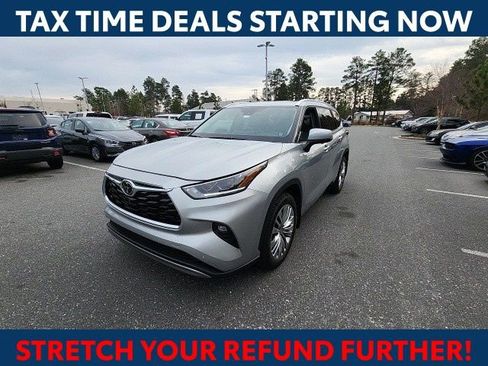 Used 2023 Toyota Highlander Platinum image 4
