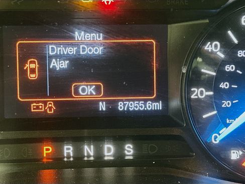 Used 2017 Ford Explorer XLT image 18