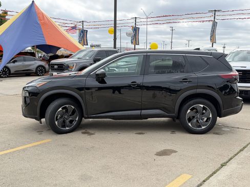 Used 2025 Nissan Rogue SV AWD/4WD image 11