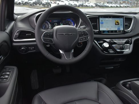 New 2026 Chrysler Voyager LX FWD image 18
