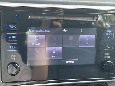 Used 2018 Toyota Corolla LE FWD image 29