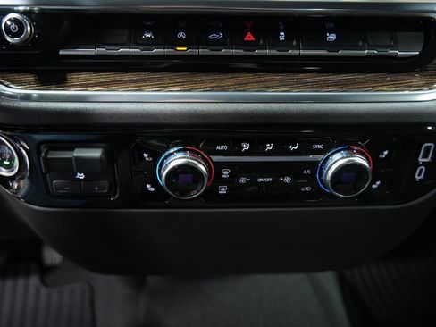 Used 2023 GMC Sierra 1500 SLE w/ Preferred Package image 34