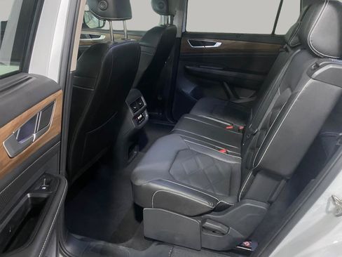 Used 2024 Volkswagen Atlas SE AWD/4WD image 14