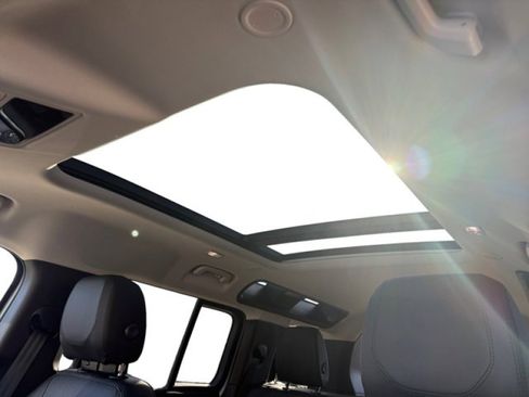 Used 2023 Land Rover Defender 110 S image 15