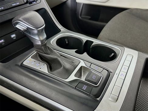 Certified 2022 Kia Carnival LX image 25