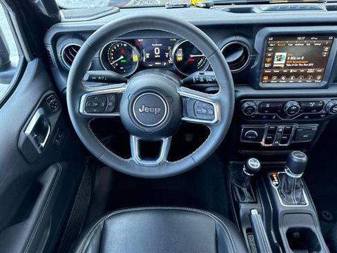 Used 2023 Jeep Wrangler Unlimited Sahara AWD/4WD image 15