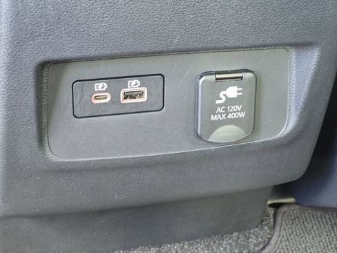 Used 2024 Nissan Frontier SL image 14