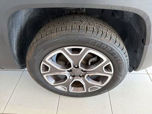 Used 2017 Jeep Renegade Limited image 14