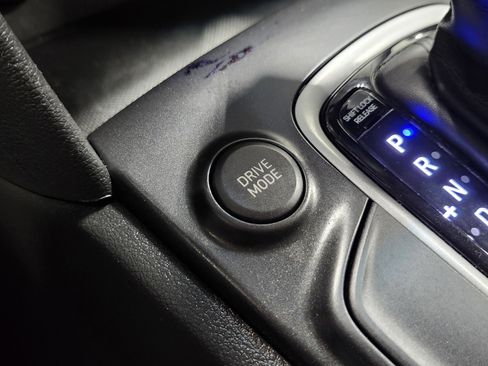 Used 2021 Hyundai Kona SE image 8