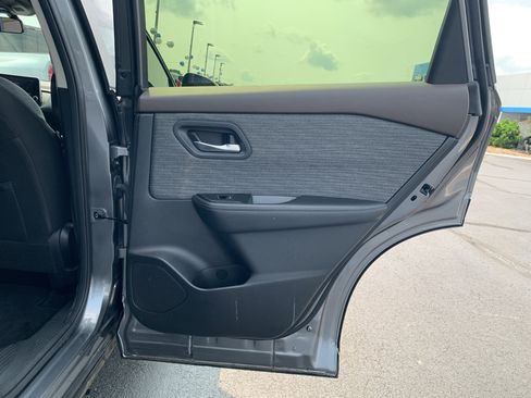 Used 2023 Nissan Rogue SV image 26