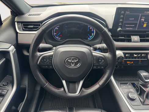 Used 2022 Toyota RAV4 SE image 12